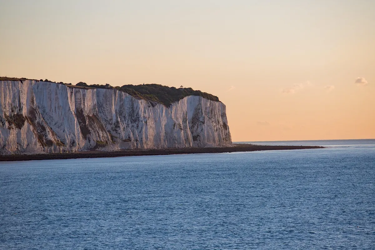 Chalk vs Limestone Landscapes: How to Tell Them Apart in the Field